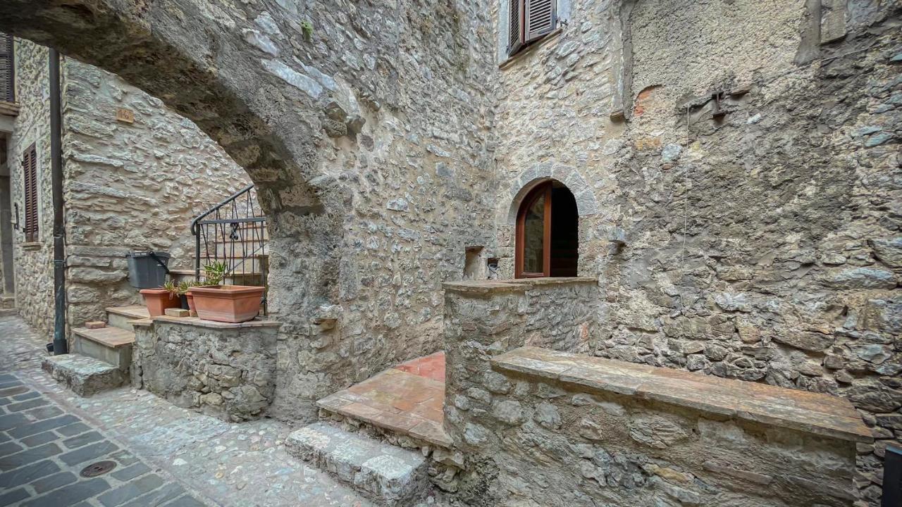 Aparthotel Borgo San Valentino Arrone Exterior foto